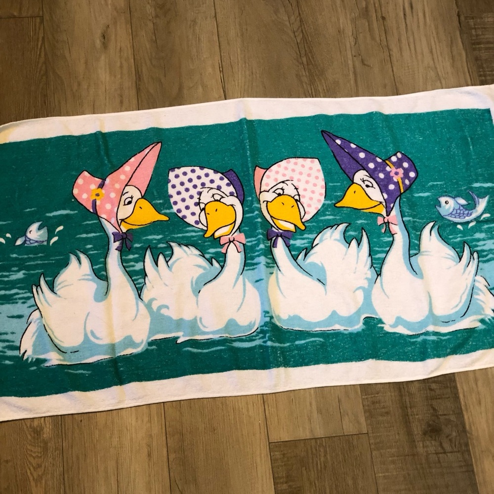 Retro Geese in Bonnets Bath Towel / Decorative Towel